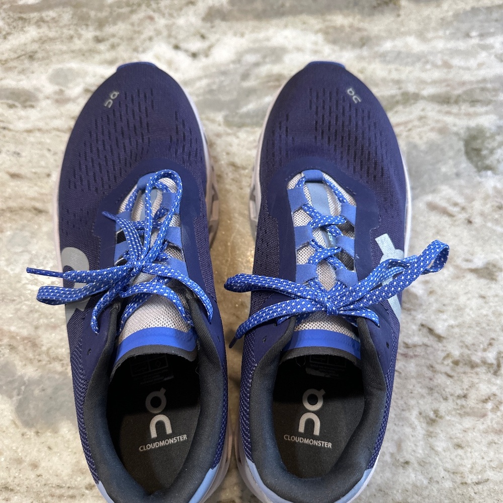 On Women’s Cloudmonster Running Shoes size 10